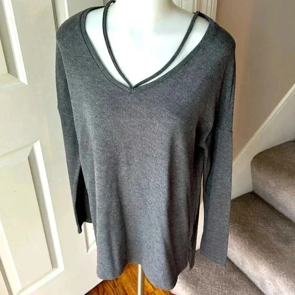 Size S long sleeve dark gray boutique top from Love Riche - Picture 1 of 5
